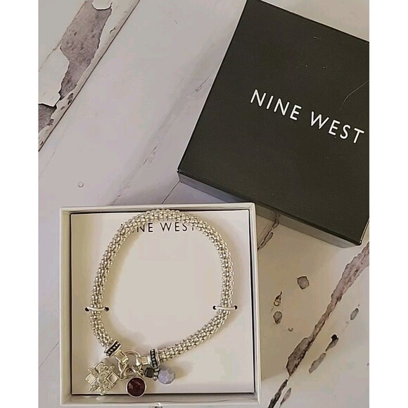 Nine West Present Charm Beaded Charms Silver Tone  Stretch Holiday Bracelet NIB - Picture 3 of 5
